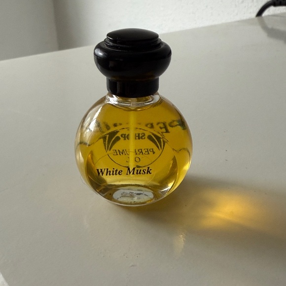 RARE Vintage - The Body Shop White Musk Perfume Oil .5 oz - Picture 2 of 2